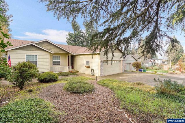 223 Penni Ln, Silverton, OR 97381