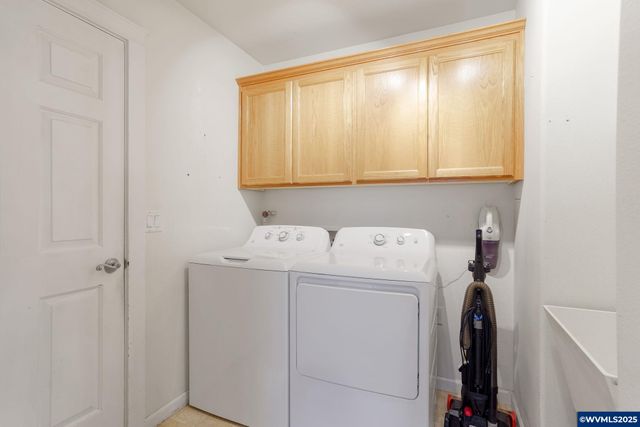 223 Penni Ln, Silverton, OR 97381