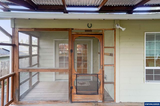 223 Penni Ln, Silverton, OR 97381