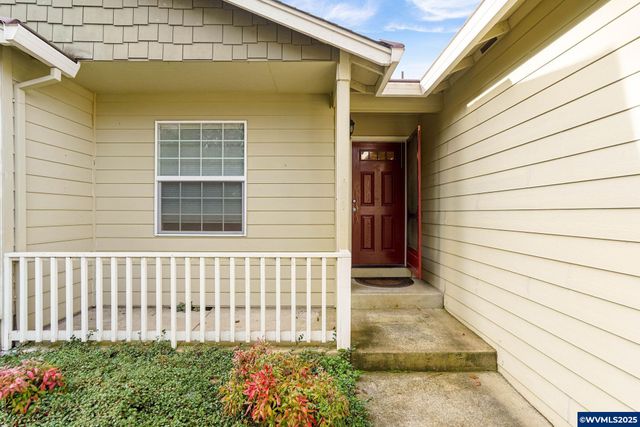 223 Penni Ln, Silverton, OR 97381