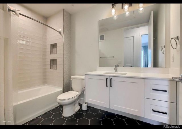 2876 W 53rd Avenue 306, Denver, CO 80221
