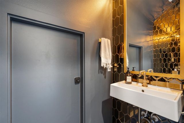 2409 Durwood ST A, Austin, TX 78704