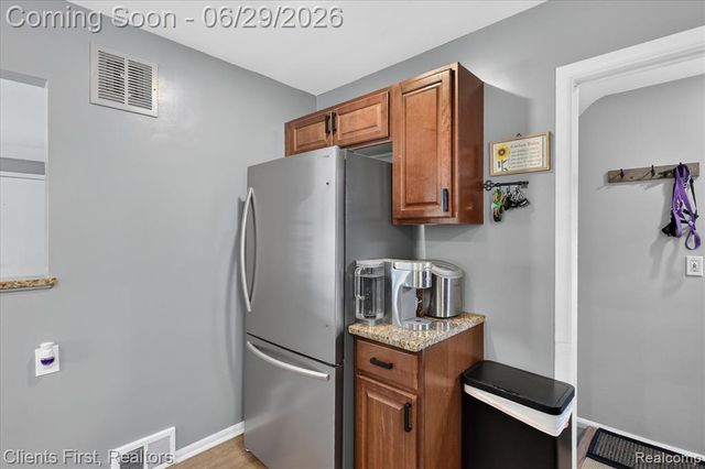 14242 Foch Street, Livonia, MI 48154