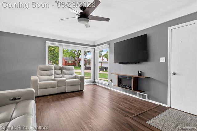 14242 Foch Street, Livonia, MI 48154