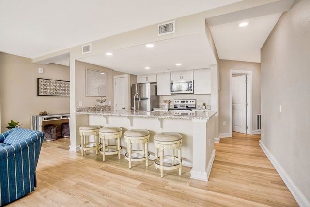 800 Sandcastle Dr 216, Port Aransas, TX 78373