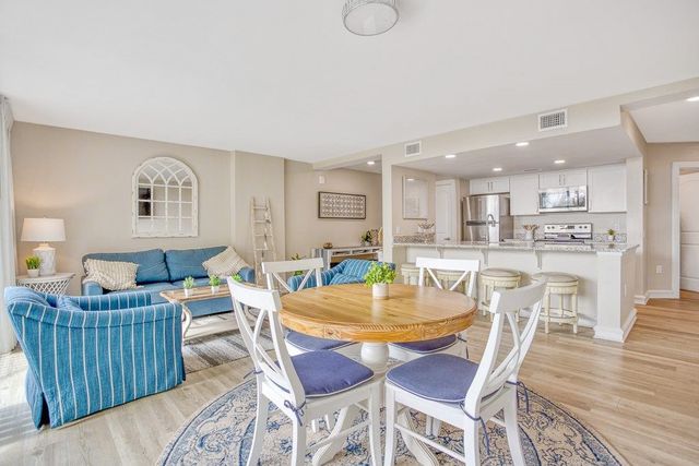 800 Sandcastle Dr 216, Port Aransas, TX 78373
