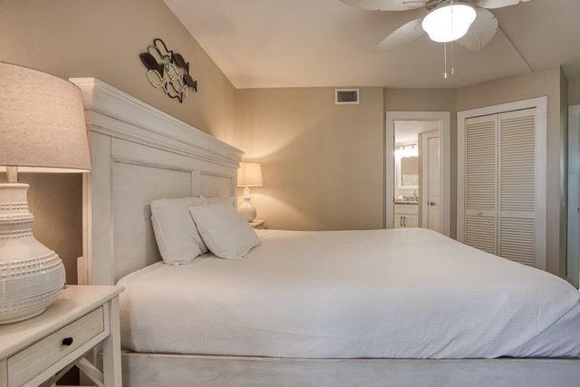800 Sandcastle Dr 216, Port Aransas, TX 78373