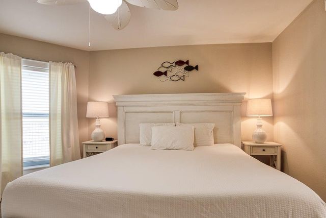 800 Sandcastle Dr 216, Port Aransas, TX 78373