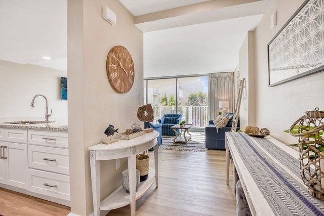 800 Sandcastle Dr 216, Port Aransas, TX 78373