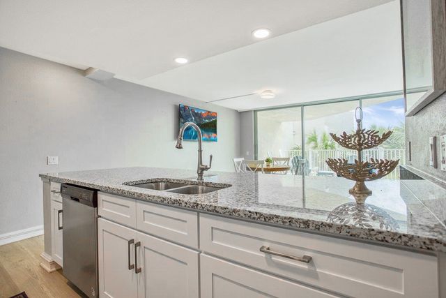 800 Sandcastle Dr 216, Port Aransas, TX 78373