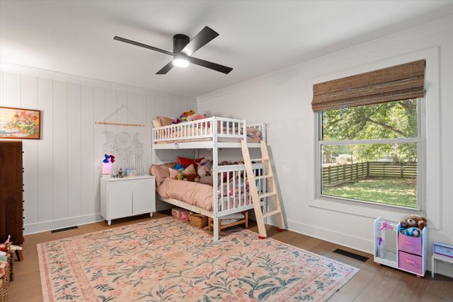 1014 Lochland Dr, Gallatin, TN 37066