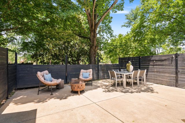 1014 Lochland Dr, Gallatin, TN 37066