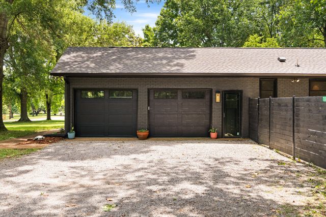 1014 Lochland Dr, Gallatin, TN 37066