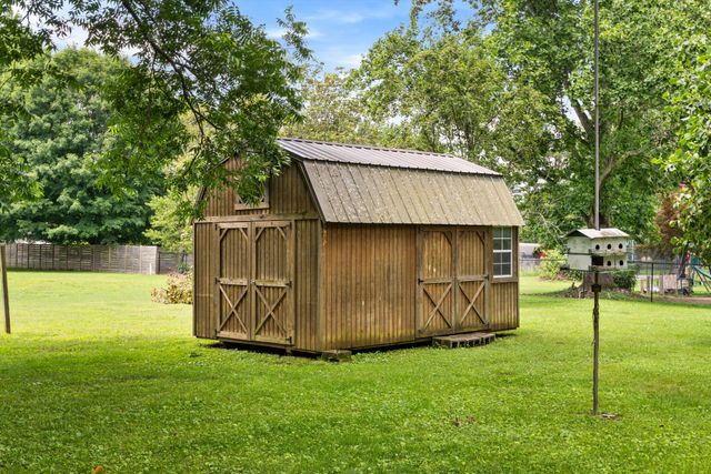 1014 Lochland Dr, Gallatin, TN 37066