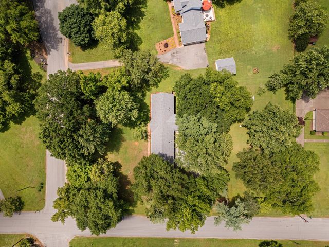 1014 Lochland Dr, Gallatin, TN 37066