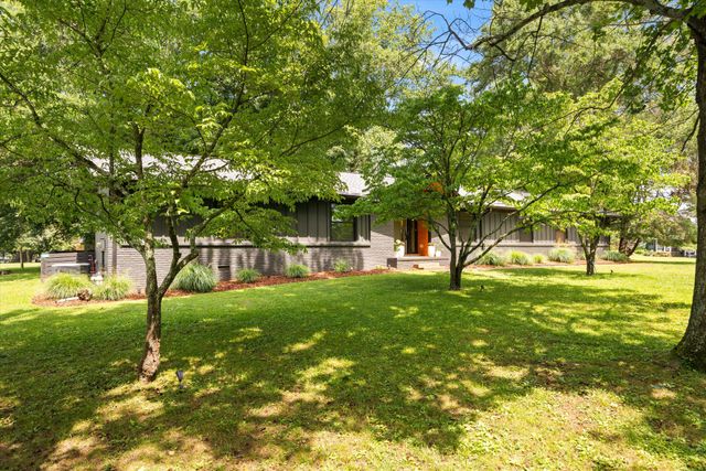 1014 Lochland Dr, Gallatin, TN 37066