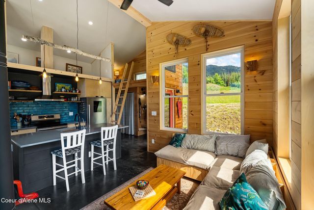 307 Cedar ST, Hope, ID 83836