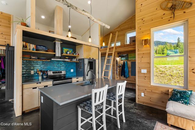 307 Cedar ST, Hope, ID 83836