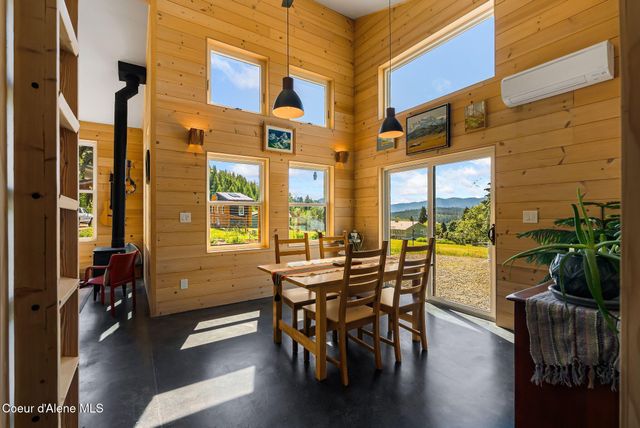 307 Cedar ST, Hope, ID 83836
