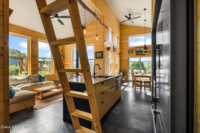 307 Cedar ST, Hope, ID 83836