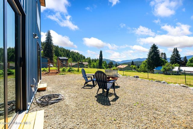 307 Cedar ST, Hope, ID 83836