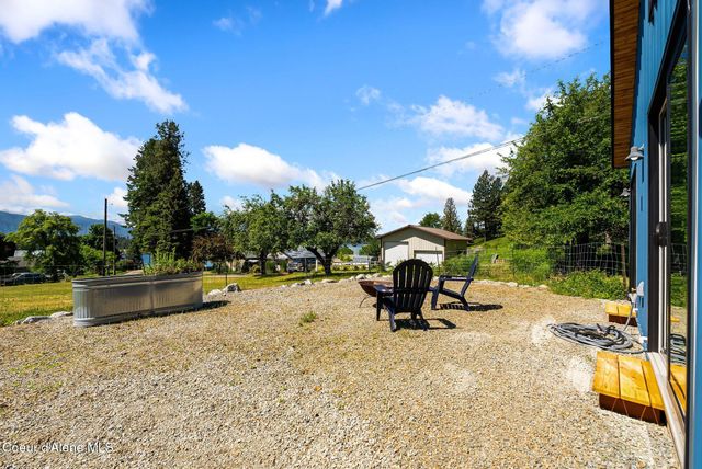 307 Cedar ST, Hope, ID 83836
