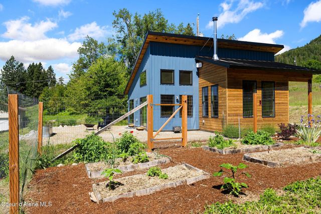307 Cedar ST, Hope, ID 83836