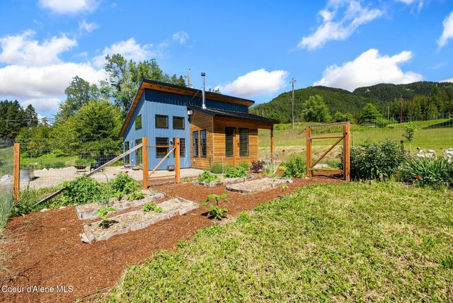 307 Cedar ST, Hope, ID 83836