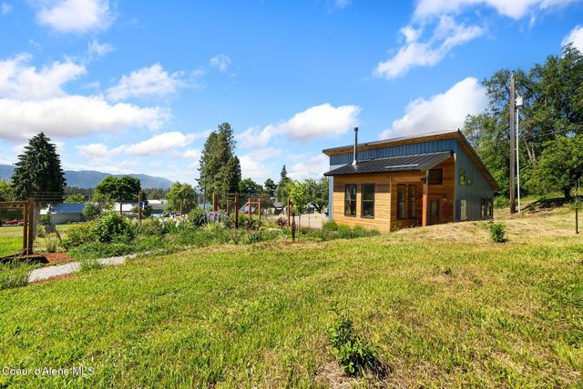 307 Cedar ST, Hope, ID 83836