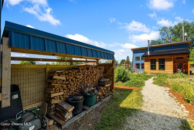 307 Cedar ST, Hope, ID 83836