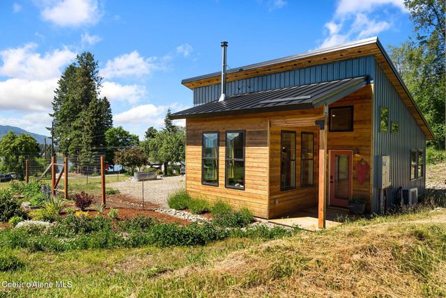 307 Cedar ST, Hope, ID 83836