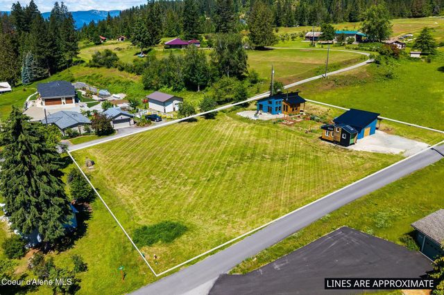 307 Cedar ST, Hope, ID 83836