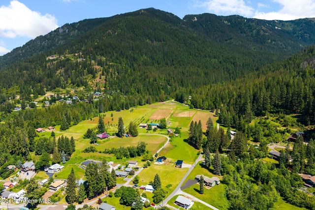 307 Cedar ST, Hope, ID 83836