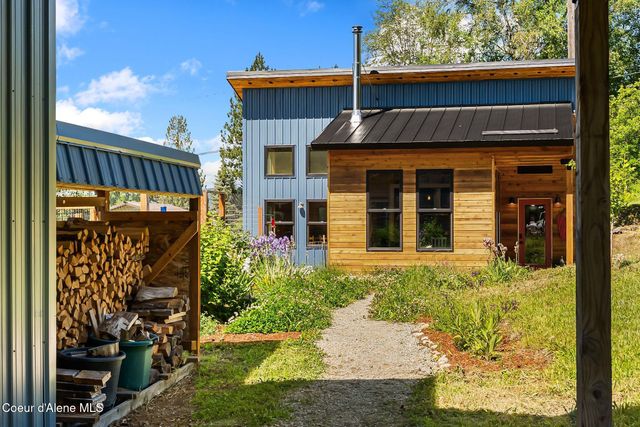 307 Cedar ST, Hope, ID 83836