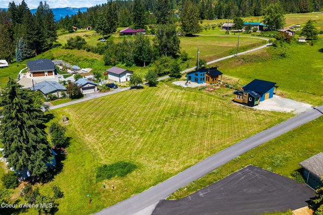 307 Cedar ST, Hope, ID 83836