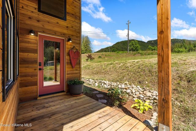 307 Cedar ST, Hope, ID 83836