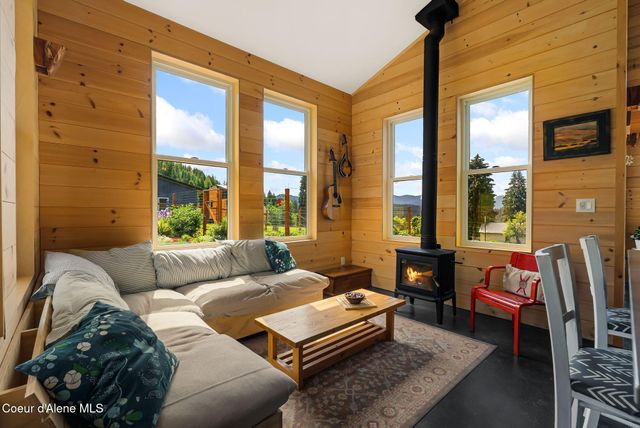 307 Cedar ST, Hope, ID 83836