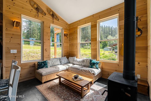307 Cedar ST, Hope, ID 83836