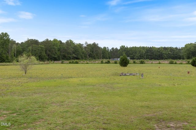 33 Chadburn Road, Lumberton, NC 28360