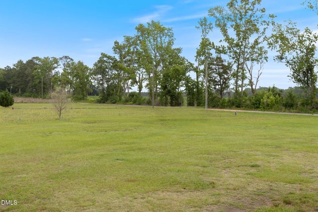33 Chadburn Road, Lumberton, NC 28360