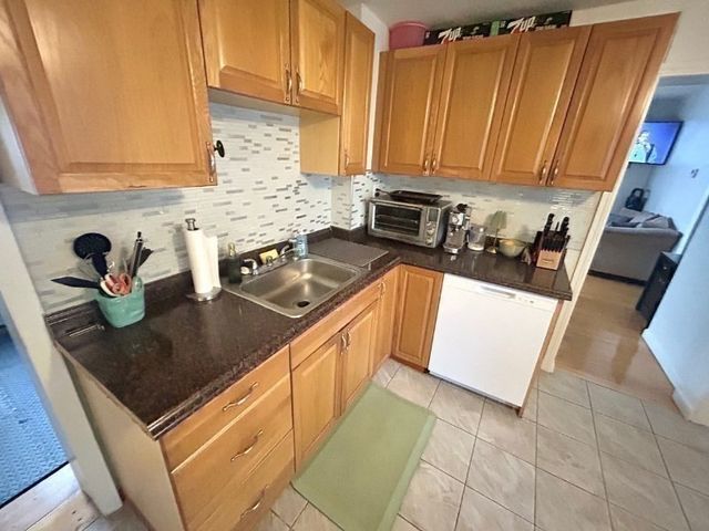 25 Adrian St. 1, Somerville, MA 02143