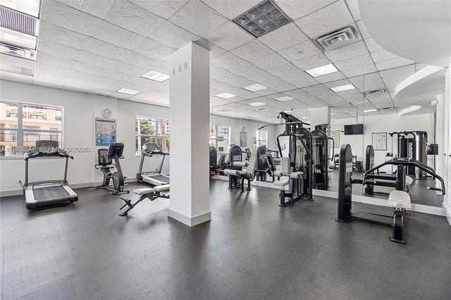 401 69th St 913, Miami Beach, FL 33141