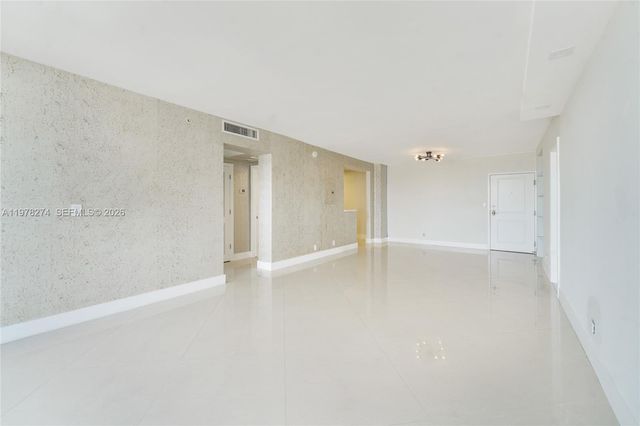 401 69th St 913, Miami Beach, FL 33141