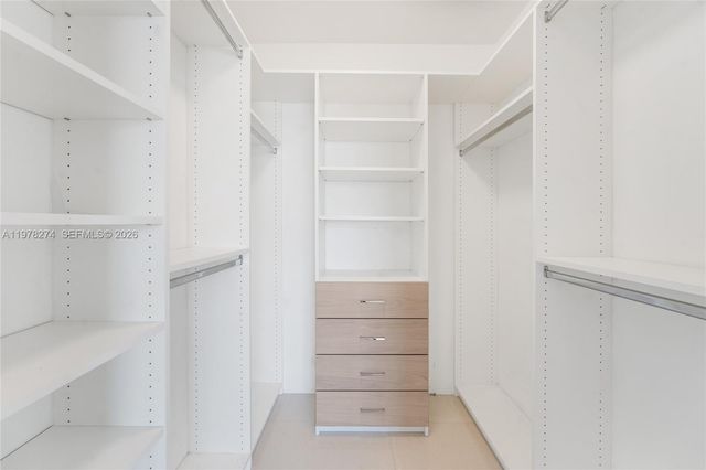 401 69th St 913, Miami Beach, FL 33141