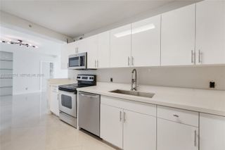 401 69th St 913, Miami Beach, FL 33141