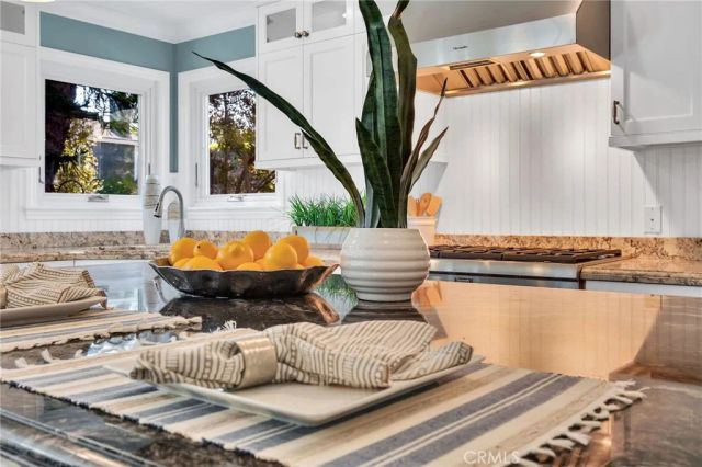 1729 Pacific Avenue, Manhattan Beach, CA 90266