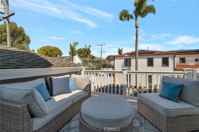 1729 Pacific Avenue, Manhattan Beach, CA 90266