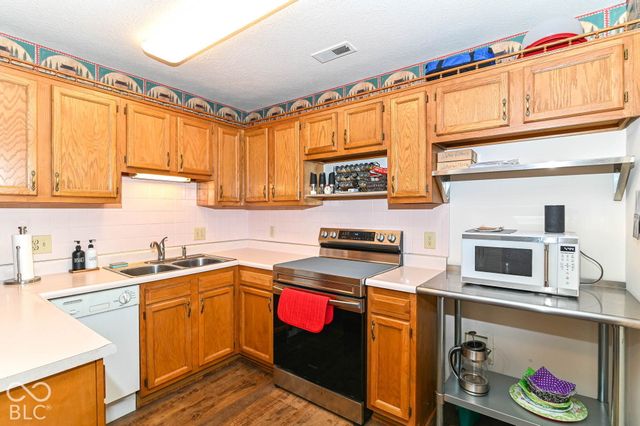 6381 Village Oak Court, Indianapolis, IN 46236