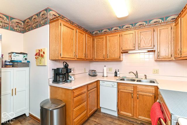 6381 Village Oak Court, Indianapolis, IN 46236
