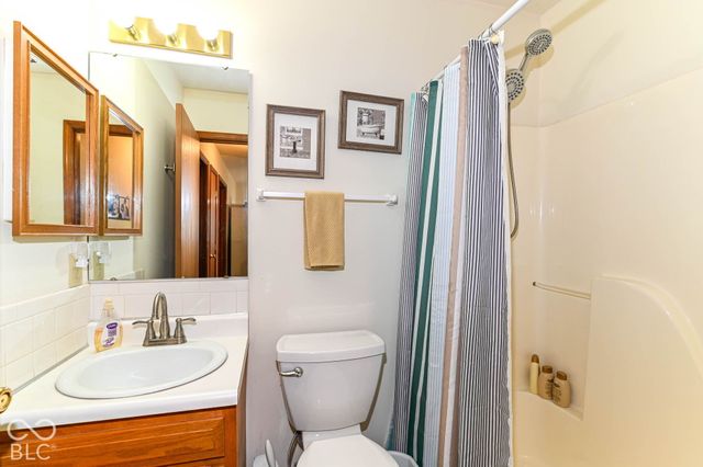 6381 Village Oak Court, Indianapolis, IN 46236